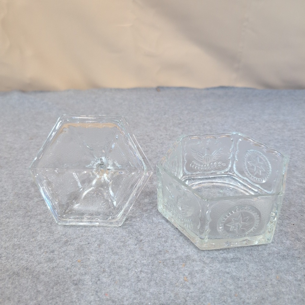 Vintage Clear Pressed Glass Hexagonal Trinket Box American Eagle Star Motif Lid - Picture 7 of 7
